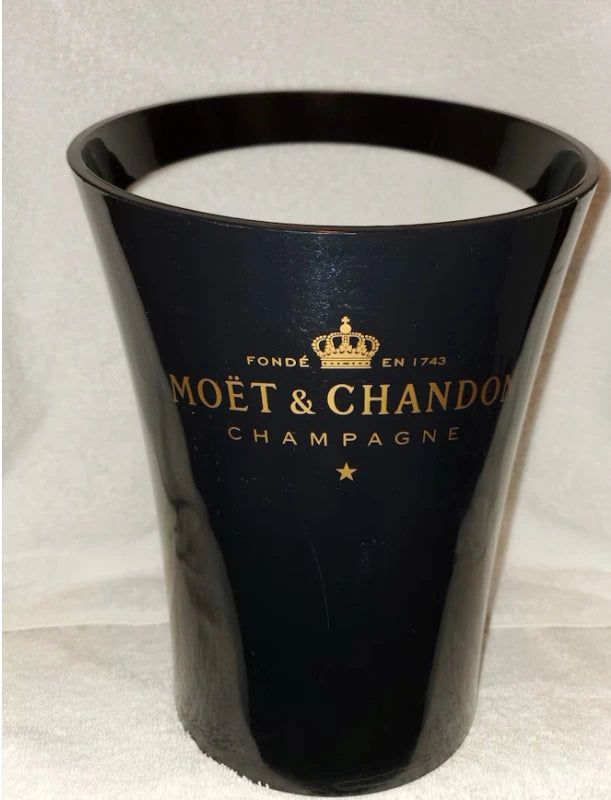 Elegant MOET Champagne Flutes - Raise a Toast in Style